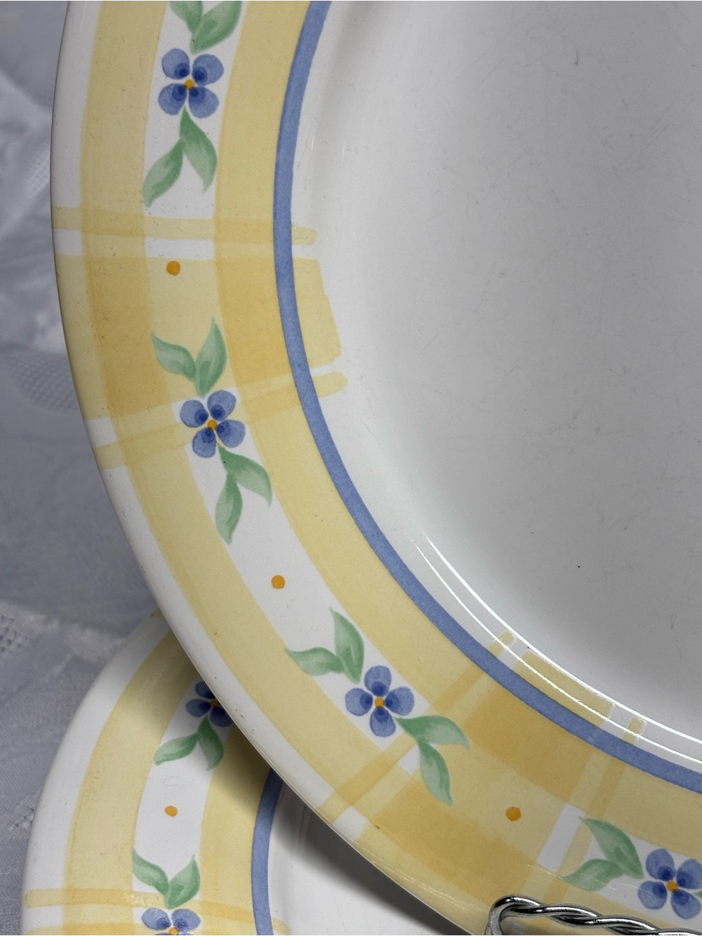 Pfaltzgraff Yellow Summer Breeze Dinner Plates with Blue Flower set of 4 - Picture 2 of 7